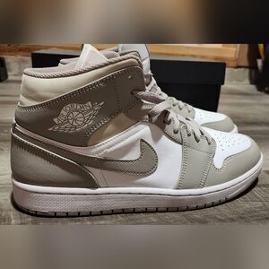Air Jordan 1 Mid sneakers